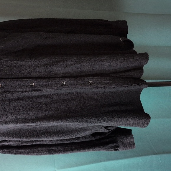 We The Free. Solid Hidden Valley Buttondown Medium. EUC - Picture 7 of 12